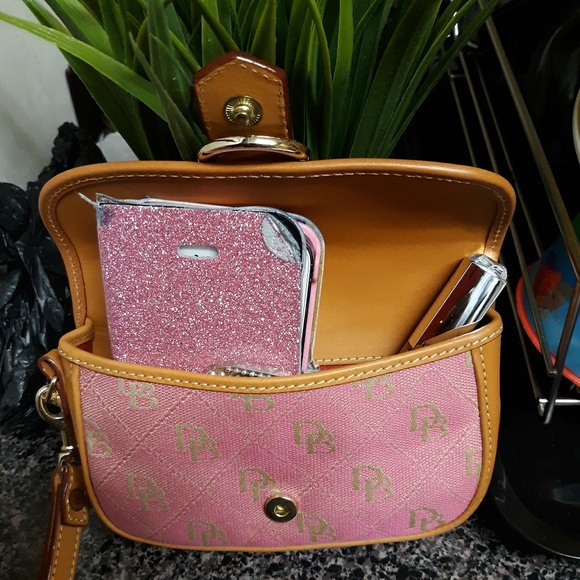 Dooney and Bourke Wristlet - Picture 8 of 8